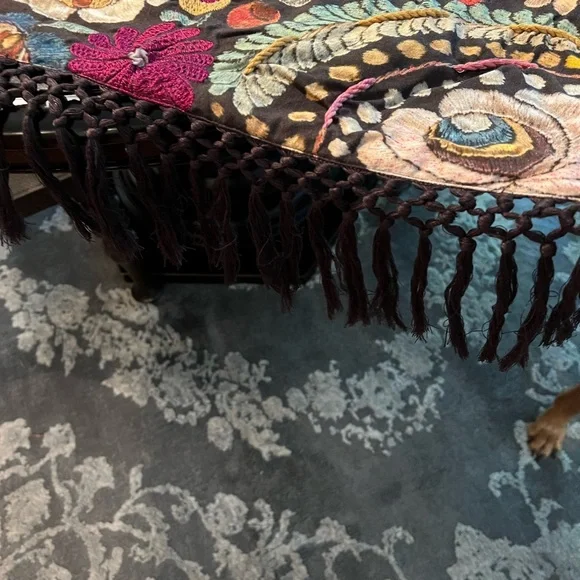 *RARE*Pottery Barn•Embroidered Fringed Tablecloth - Picture 4 of 8